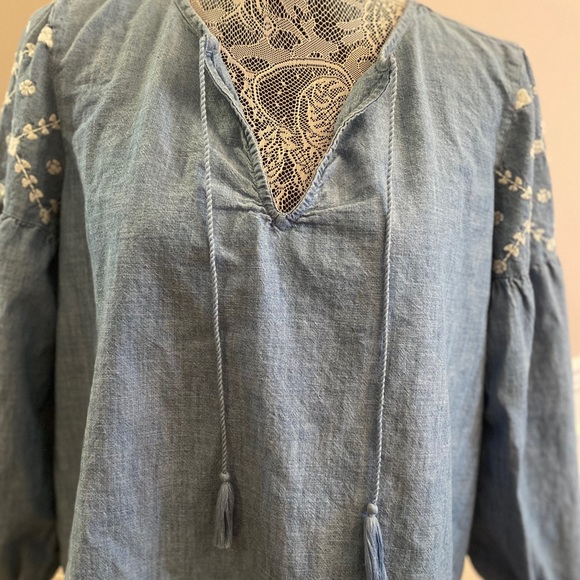 Old Navy Women’s Medium Chambray Embroidered Tunic - Picture 4 of 7